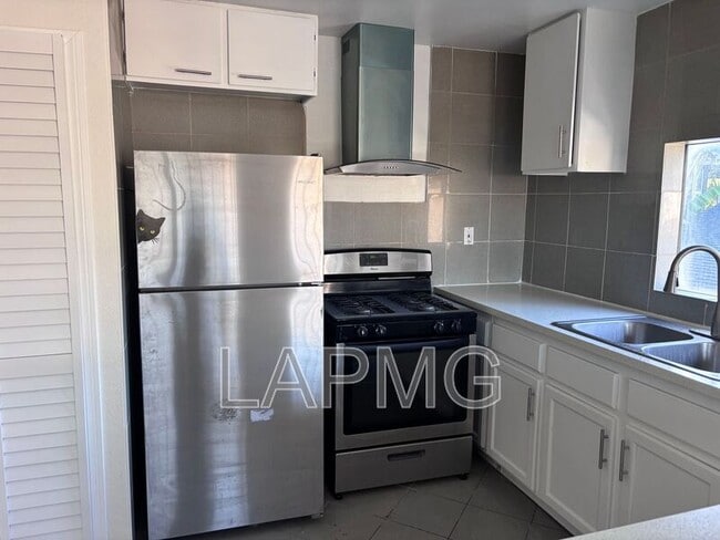 Building Photo - 5442-5442 Lemon Grove Ave