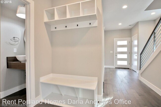 Building Photo - 3 br, 2.5 bath House - 7483 N Huron Avenue
