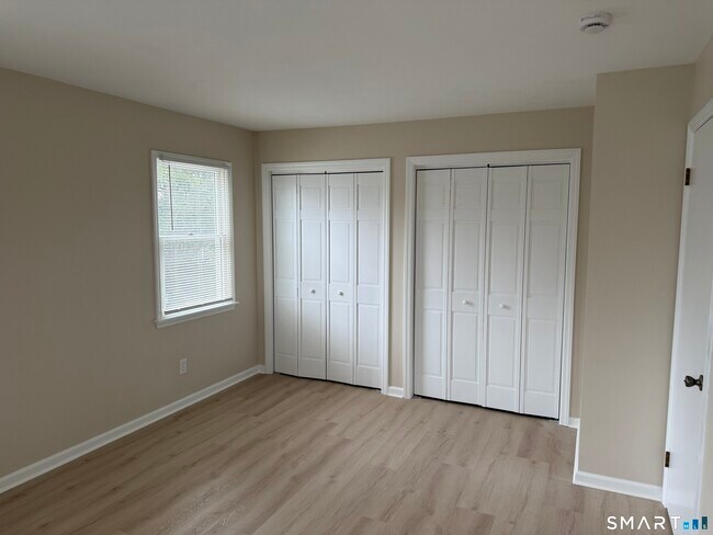 Foto del edificio - 41 1/2 Cedar Crest Pl