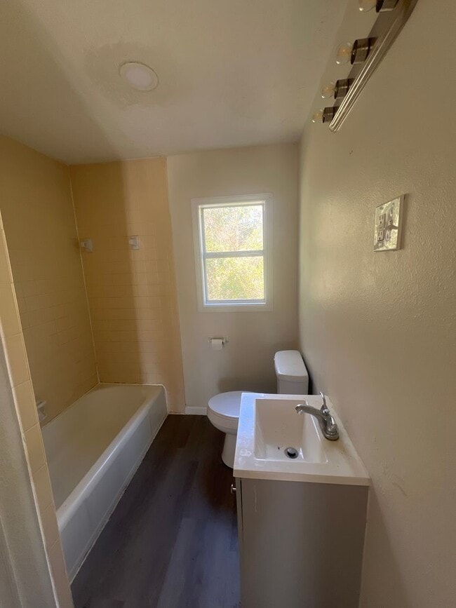 Building Photo - 1 bedroom home for lease