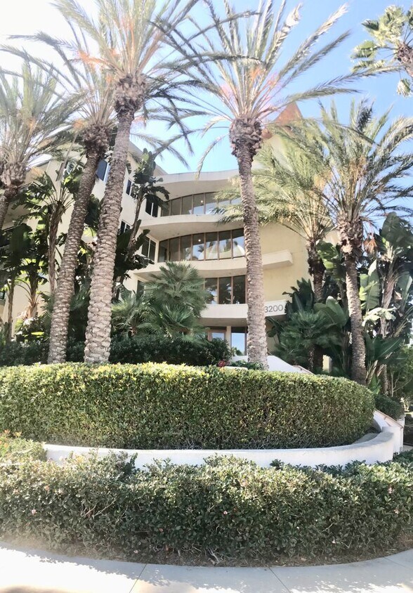 Primary Photo - Stunning Penthouse Loft Unit In Beautiful ...