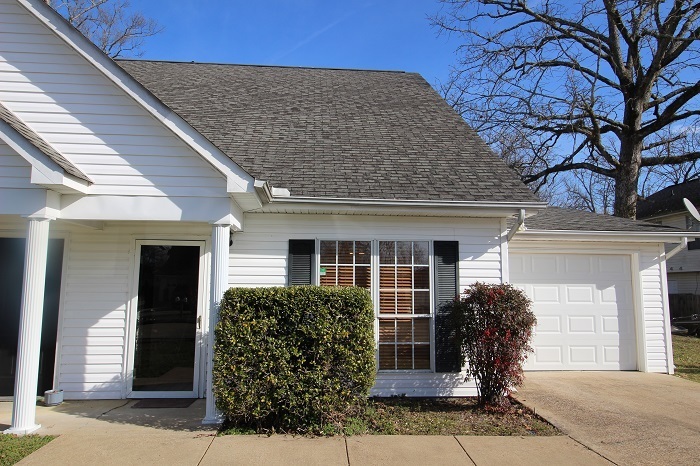 Primary Photo - 3 bed / 2 bath home