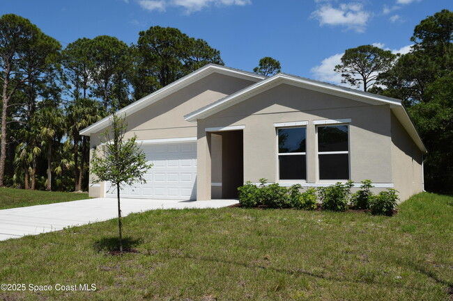Building Photo - 1415 Gaynor Dr SW