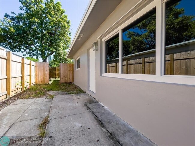 Foto del edificio - 831-833 SW 7th St