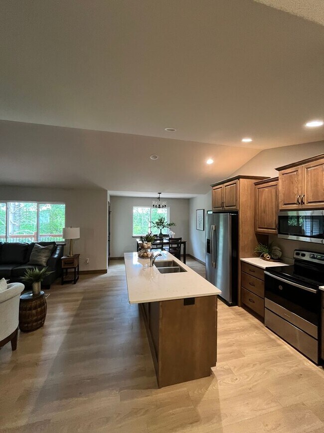 Foto del edificio - 1126 Juniper Pl