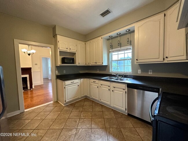 Building Photo - 3867 Herschel St