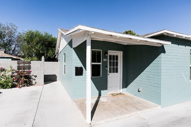 Building Photo - 1 Bed | 1 Bath -  Bungalow Style Unit