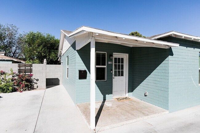 Building Photo - 1138 E Devonshire Ave