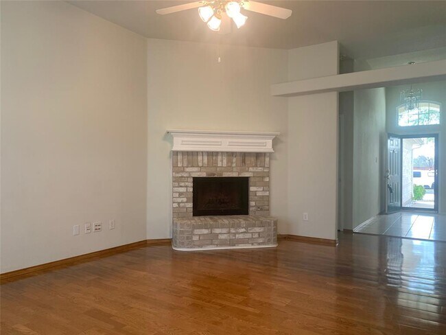 Foto del edificio - 313 Foreston Dr