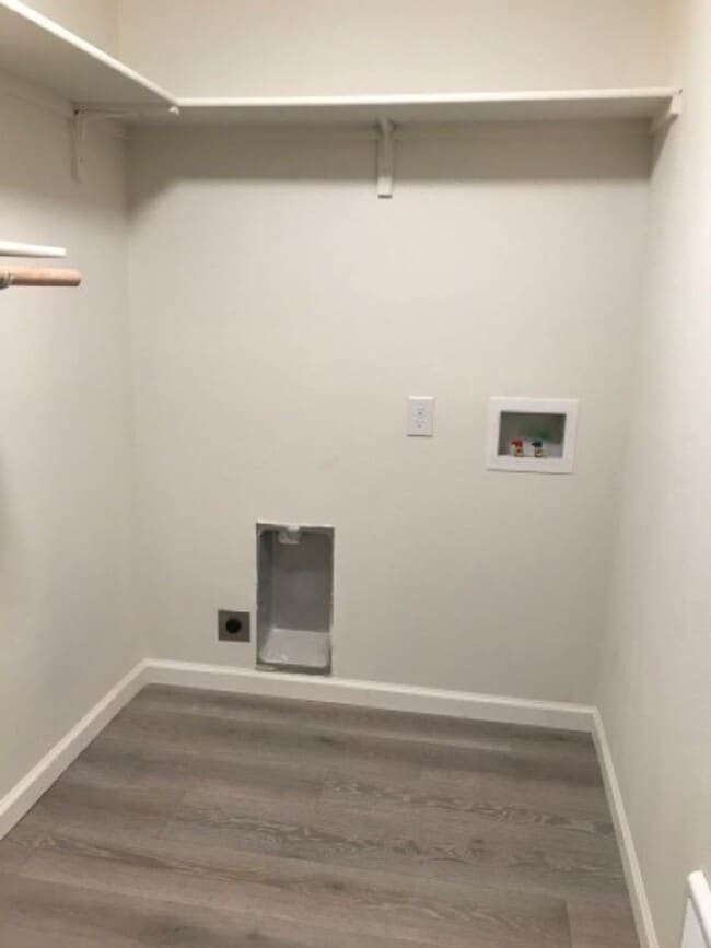 Foto del edificio - 747 Meadows Dr