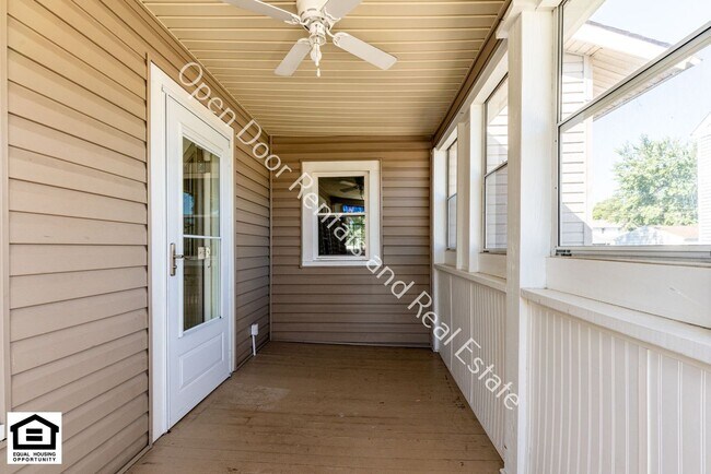 Foto del edificio - 3 bedroom home now available