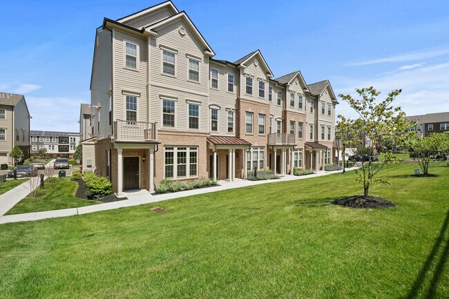 End-Unit Home - 15 Leahy Dr