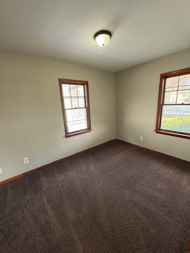 Building Photo - 3602 Robinwood Dr
