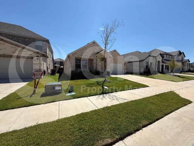 Building Photo - 613 Huntley Dr