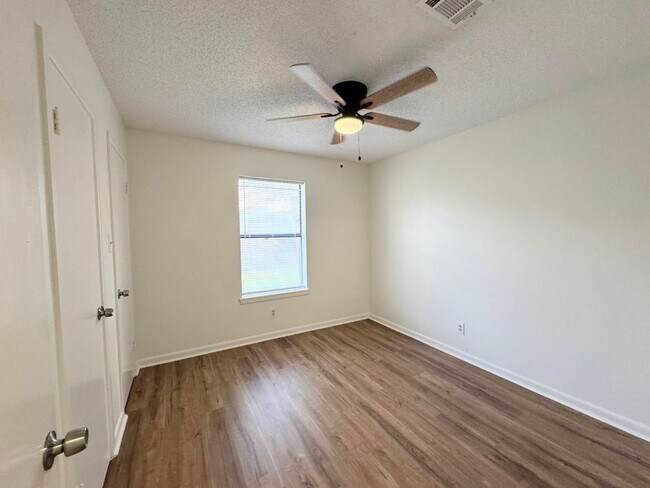 Foto del edificio - 6207-6207 Sandlin Ave
