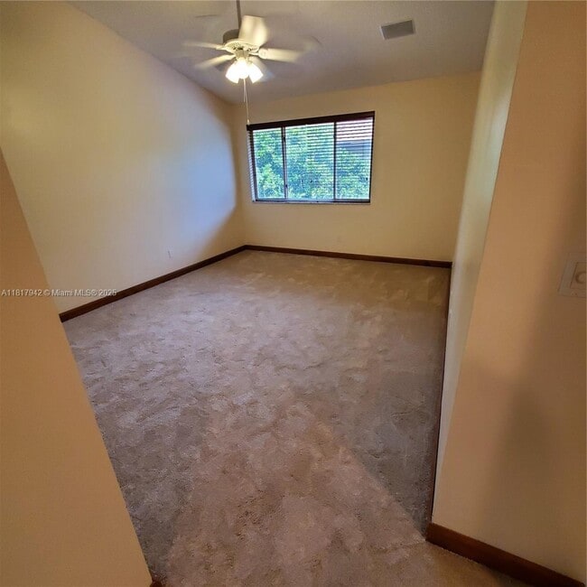 Building Photo - 985 NW 93rd Ave