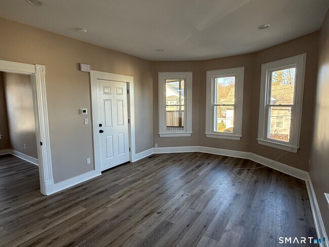 Foto del edificio - 24 Breckenridge Ave