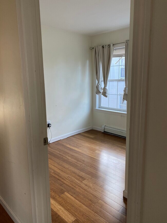 3rd bedroom/ office - 886 Central St