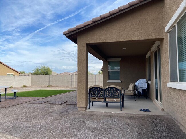 Foto del edificio - STUNNING 6 BEDROOM 3.5 BATH HOME WITH LOFT...