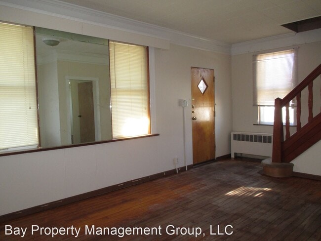 Building Photo - 2 br, 1.5 bath House - 120 W. Hilltop Road