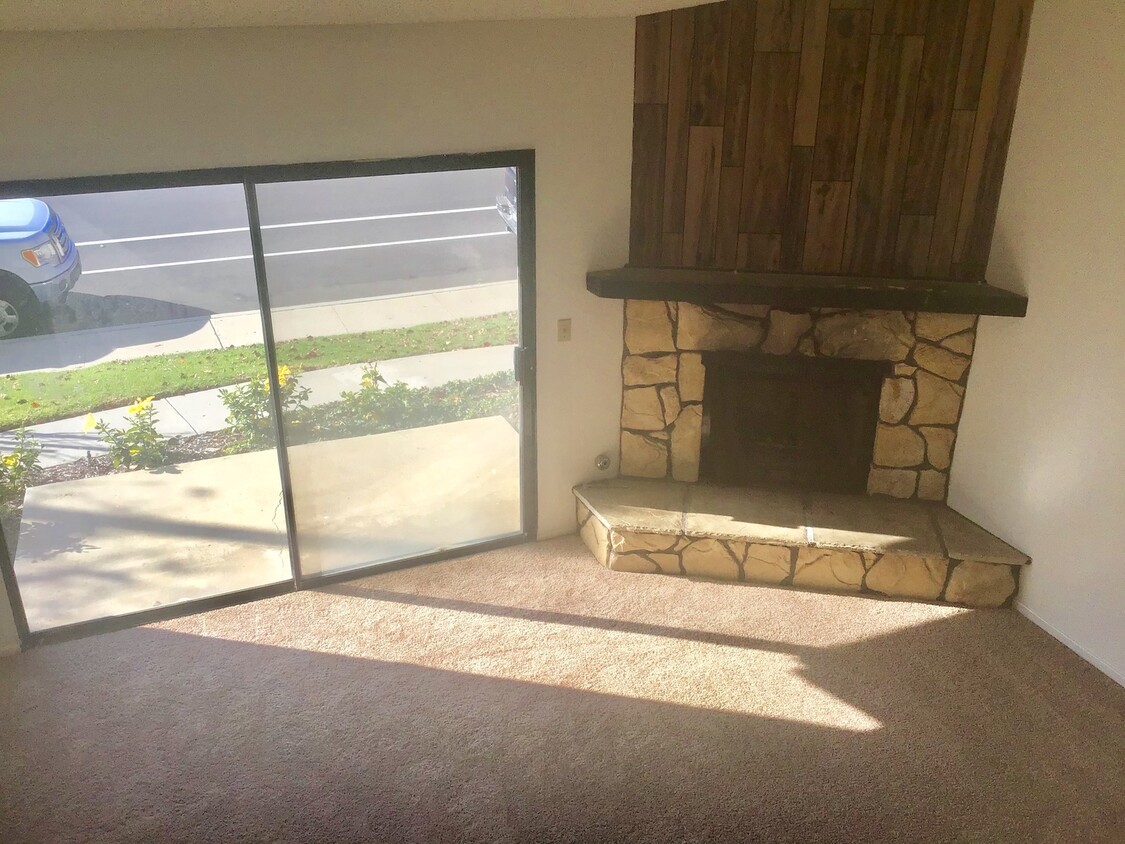 Foto principal - Live Elevated in Rosewood Court – A Home w...