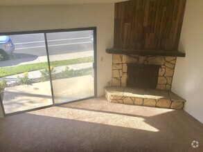 Building Photo - 676 Rosewood Ave