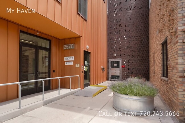 Building Photo - 2550 Lawrence St