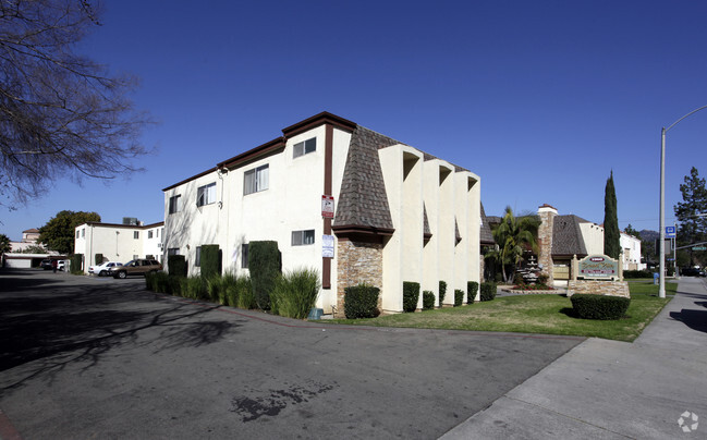 Villa Escondido Apartments