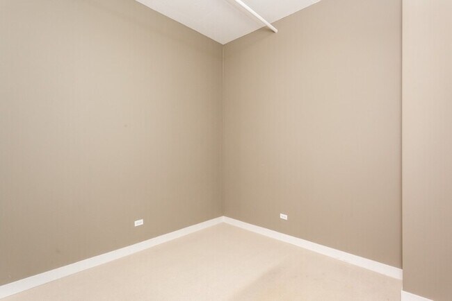Foto del edificio - Enclosed bedrooms! 2 bed/2 bath Loft in Fu...