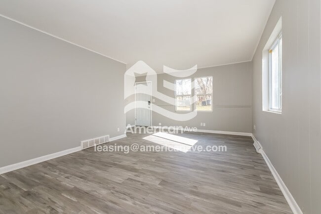 Foto del edificio - 4523 Curtis Ave