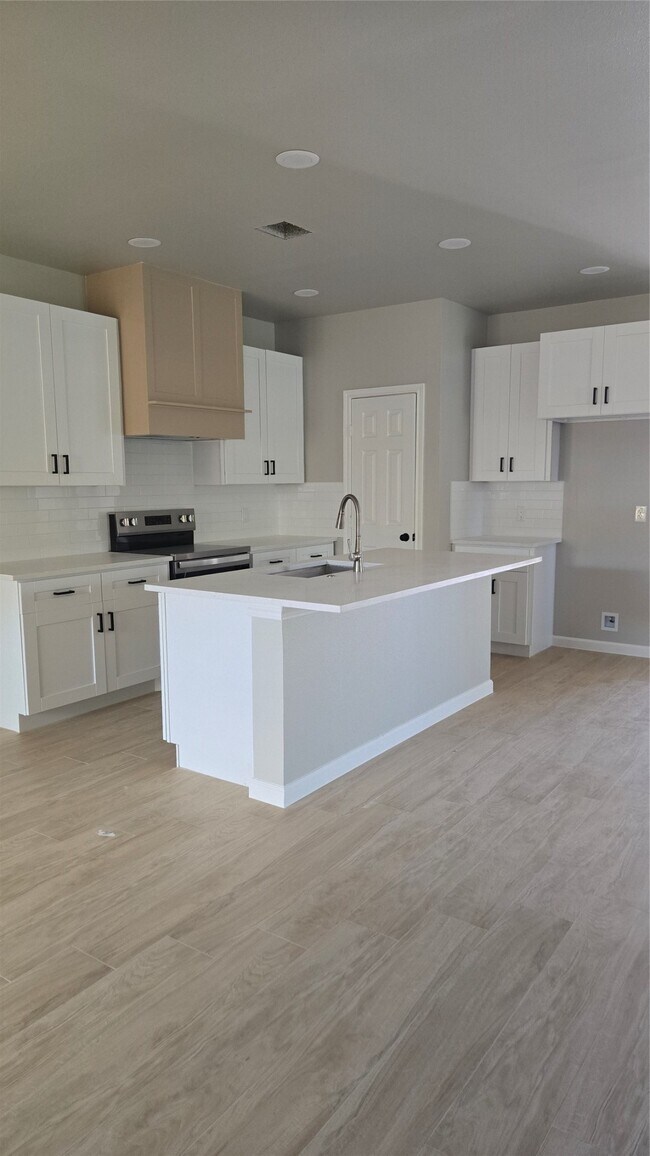 Foto del edificio - 3710 Harmony Ln
