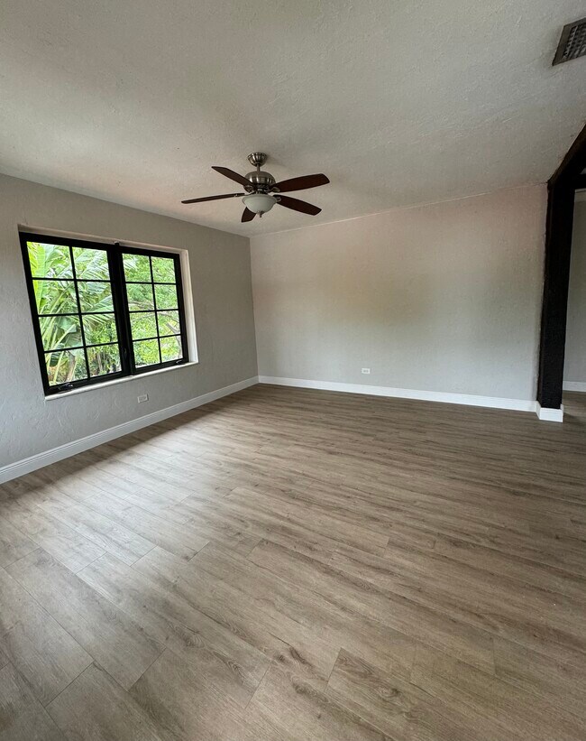 Foto del edificio - 80 NE 43rd St