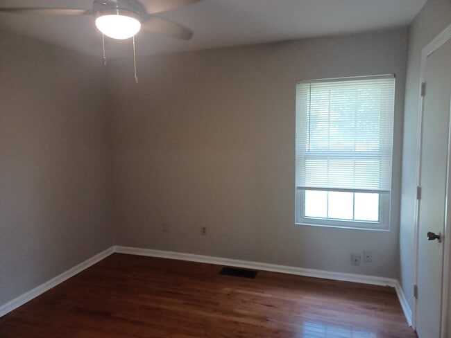 Building Photo - 1440 Storie St