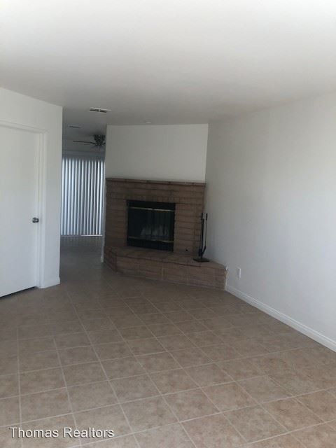 Building Photo - 4571 Winona Ave