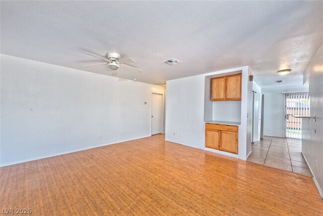 Foto del edificio - 277 N Lamb Blvd