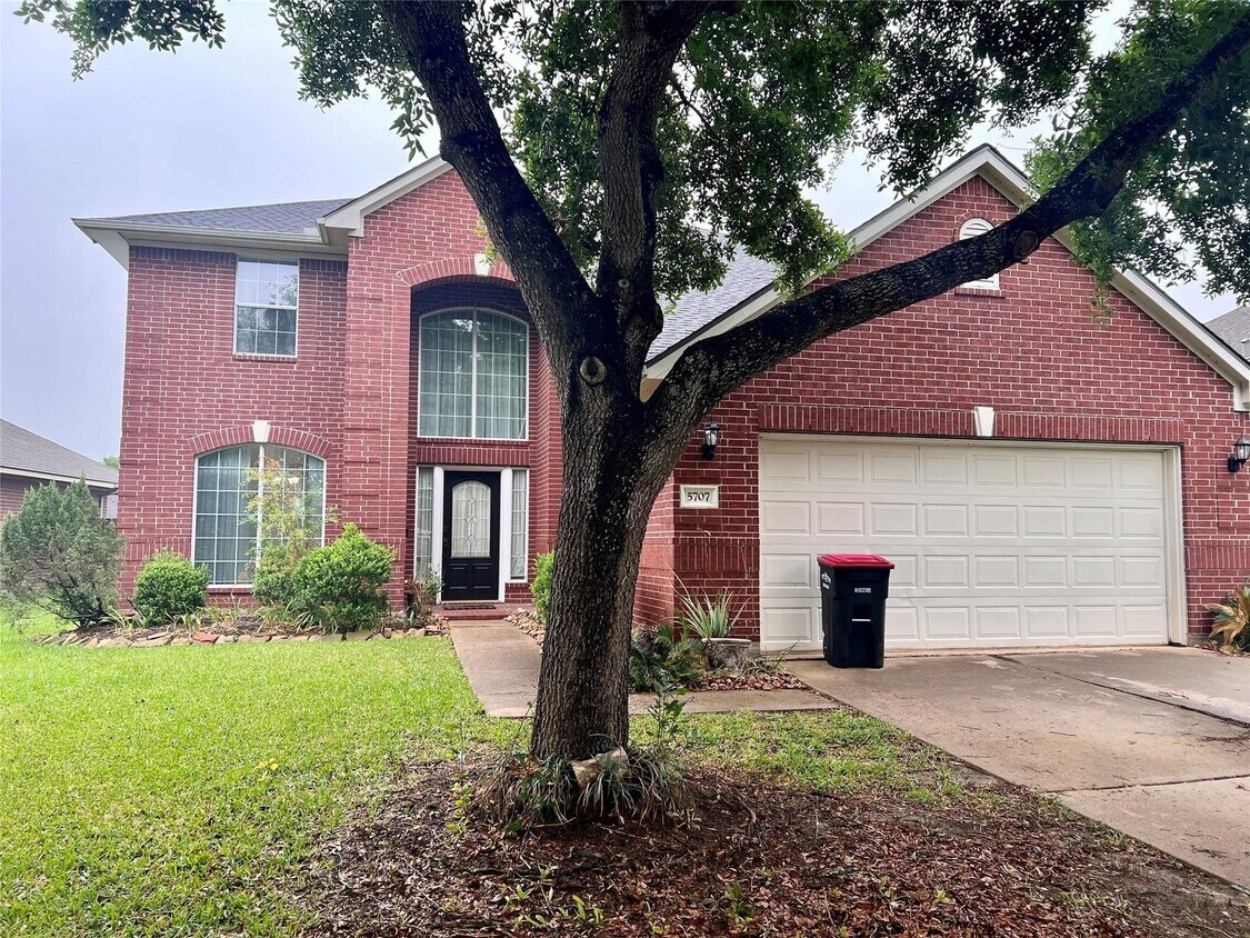 Foto principal - 5707 Windy Knoll Ln