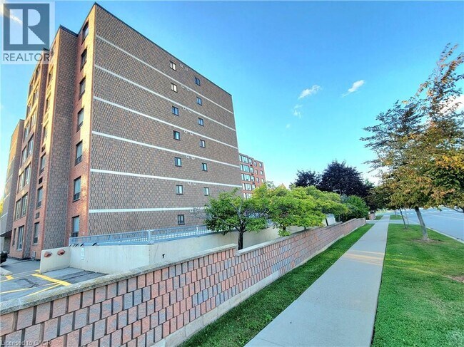 Photo du bâtiment - 99 Donn Ave