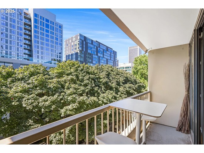 Foto del edificio - 255 SW Harrison St