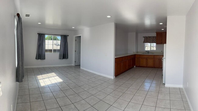 Building Photo - 1454 Gaviota Ave