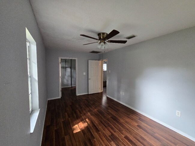 Foto del edificio - 5838 12th St