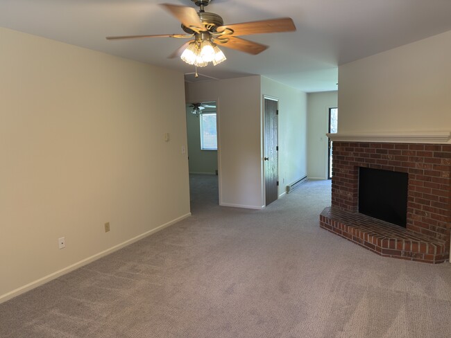 Building Photo - Sagebrush Dr 2718-1
