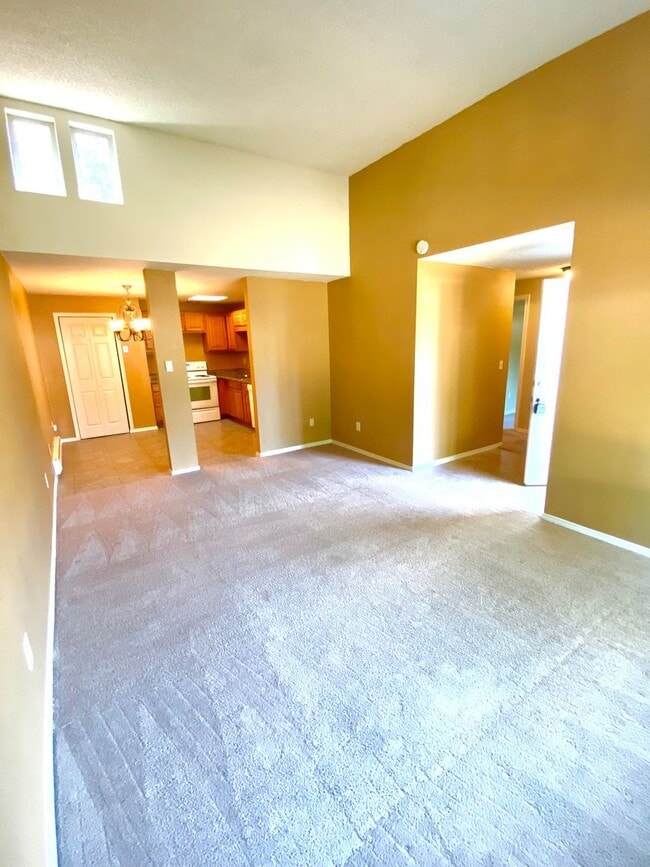Building Photo - 2 bedroom Condo apartment in Fairwood-Rent...