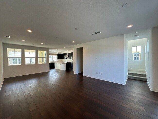 Building Photo - Winslow Complex Gem