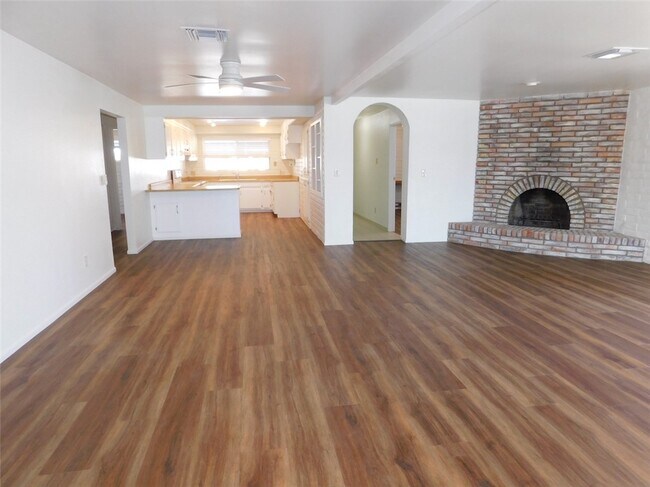 Building Photo - 2077 Whitewater Dr