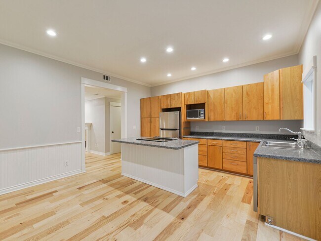 Foto del edificio - Fully Remodeled - 3 Bed/2 Bath with AC -  South Seattle - Boeing Field