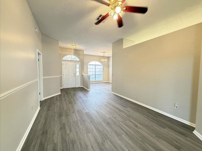 Building Photo - 1930 Hollington Dr