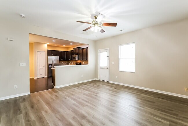 Foto del edificio - 12327 Bending Branch Rd