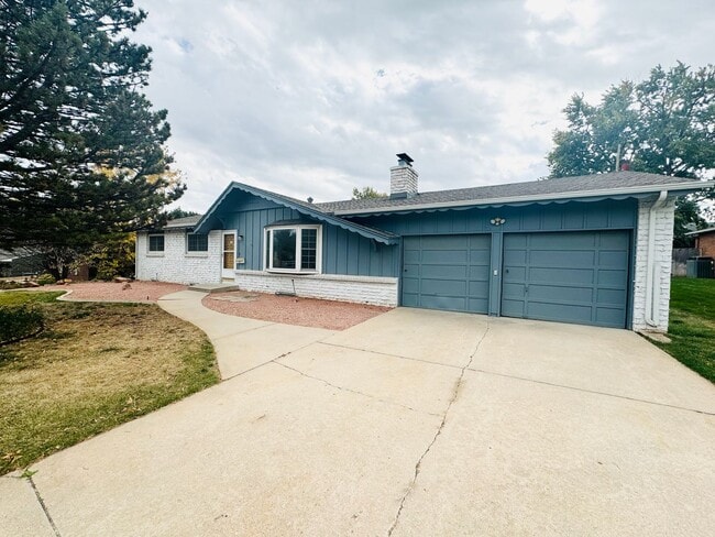 Foto del edificio - Large 3 Bed, 3 Bath House In Greeley - 4 bonus rooms in basement!