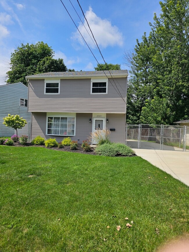 Building Photo - 37377 Green Dr