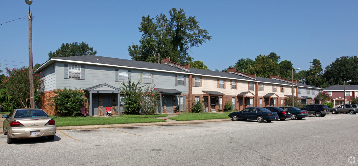 Primary Photo - Townhouse Square